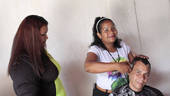 Nella foto acconciature solidali a Maracaya per le parrucchiere cesenati colpite dall'alluvione.