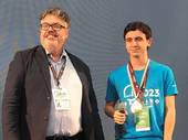 Elia Soldati con il presidente delle Olimpiadi Italiane di Informatica Luigi Laura alla cerimonia di premiazione
