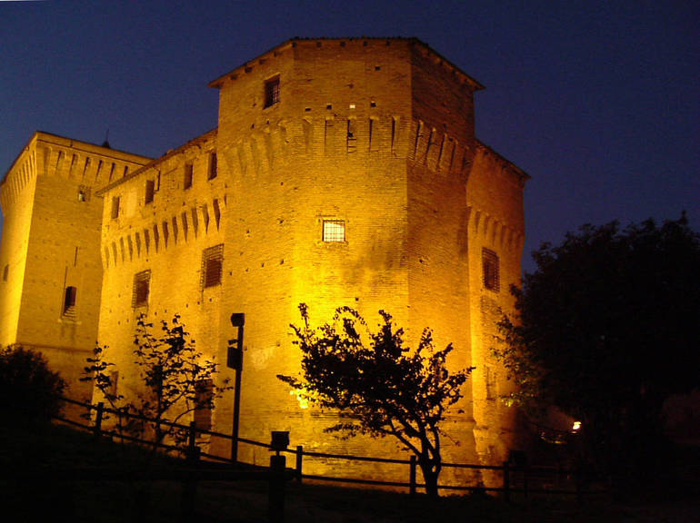 Visita a lume di lanterna alla Rocca Malatestiana di Cesena