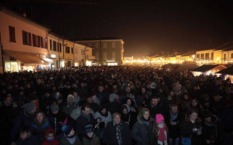 Capodanno in piazza Ciceruacchio (foto archivio)