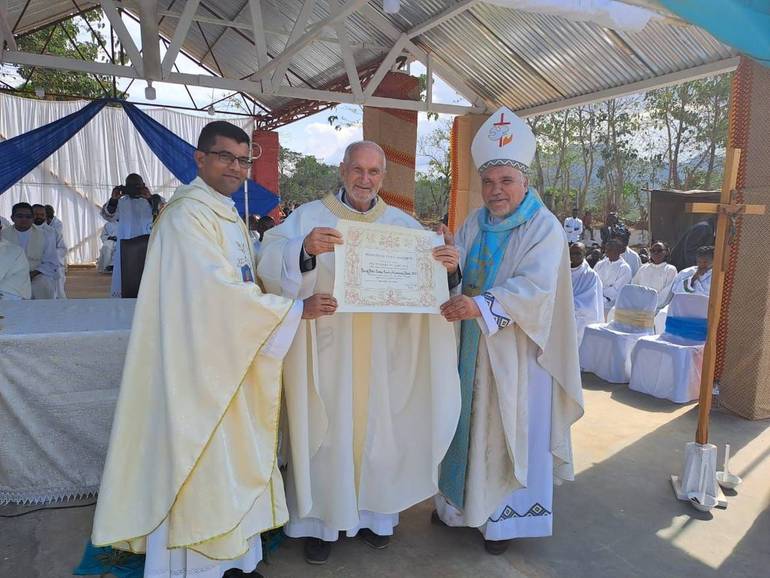 Domenica 13 agosto: padre Sandro Faedi, sacerdote della Consolata nativo di Gambettola, riceve la medaglia Pro Ecclesia et Pontefice