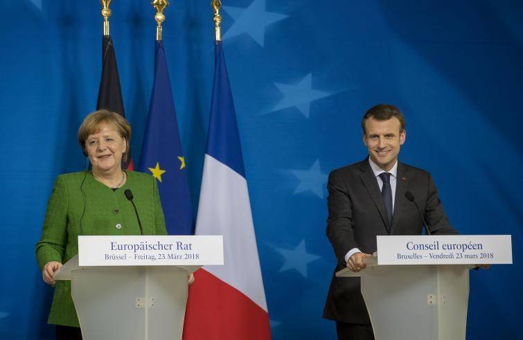 Il premier tedesco Merkel e quello francese Macron (AgenSir)