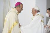 Monsignor PIzzaballa con papa Francesco. Foto Vatican media/SIR
