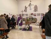 Nella foto, un momento del funerale di Annarita Bassi, questa mattina a Faenza