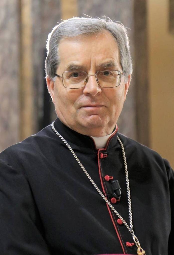 Nella foto, il vescovo Douglas
