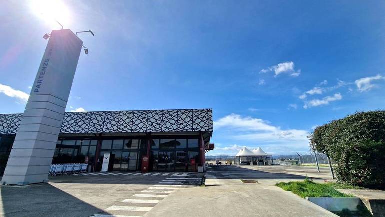 Forlì, aeroporto "Luigi Ridolfi" (foto Mv)