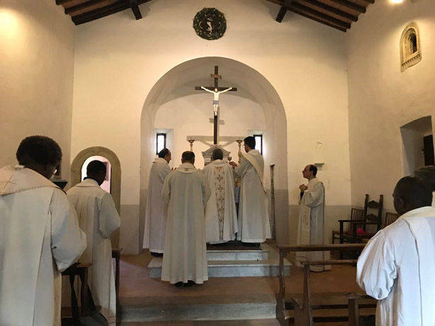 tre giorni fraternità sacerdotale a firenze su tomba don milani 2