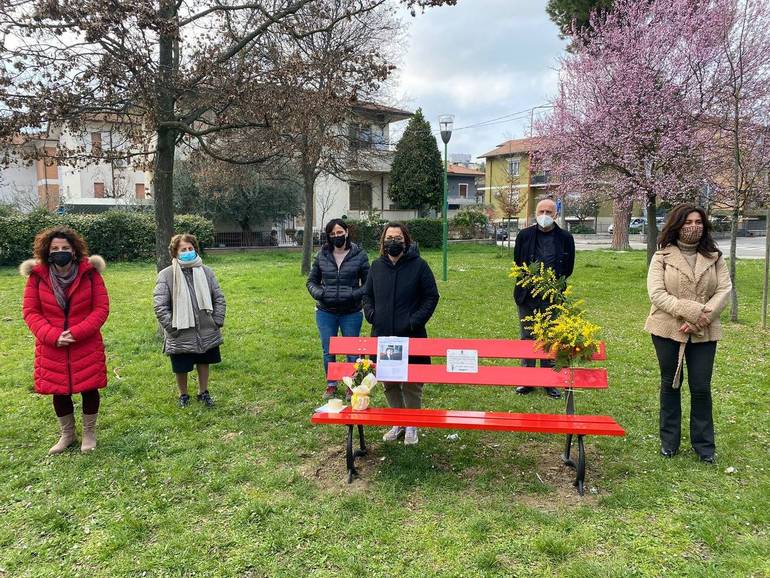 Al parco di Sant’Egidio una panchina rossa per Milena Pirini Casadei