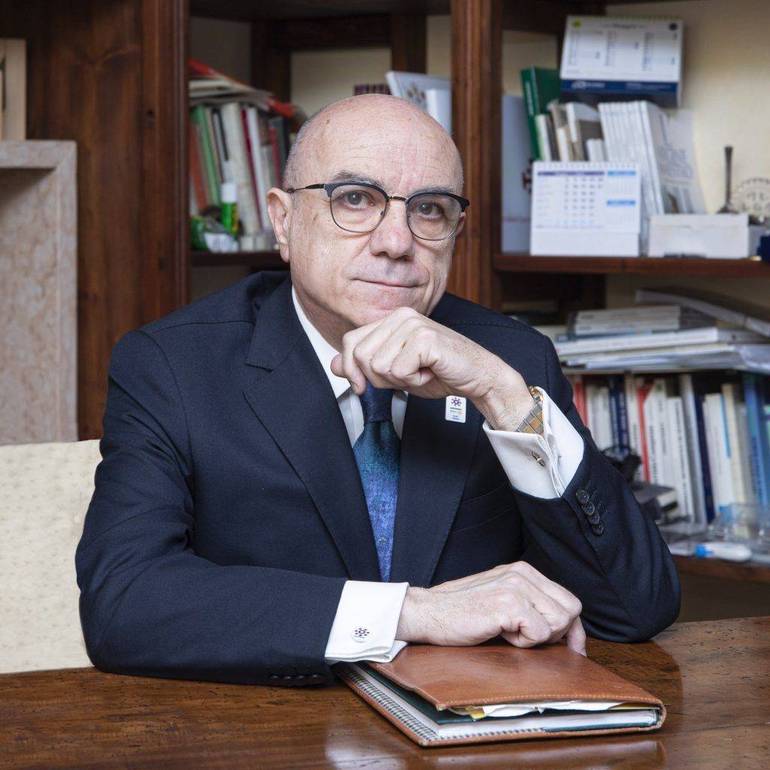 Nella foto, Luciano Alfieri, governatore del distretto Rotary 2072