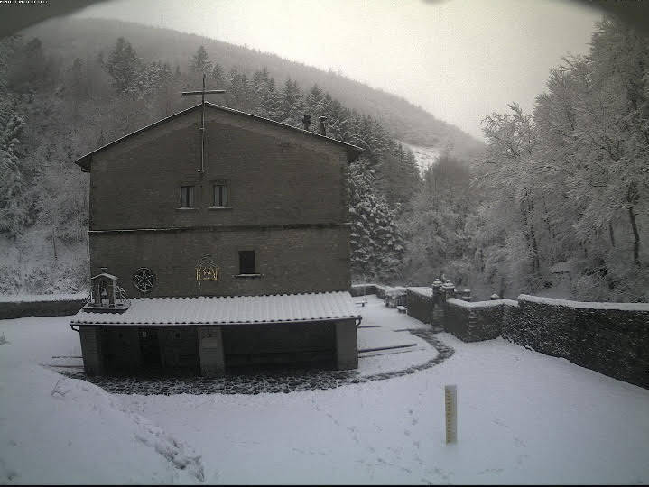 L'eremo di sant'Alberico con la neve. La foto è di qualche giorno fa