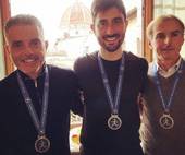 Nella foto con i sindaci Marco Baccini e Paolo Lucchi, il maratoneta cesenate Stefano Zoffoli, in rappresentanza dell'ampia delegazione romagnola
