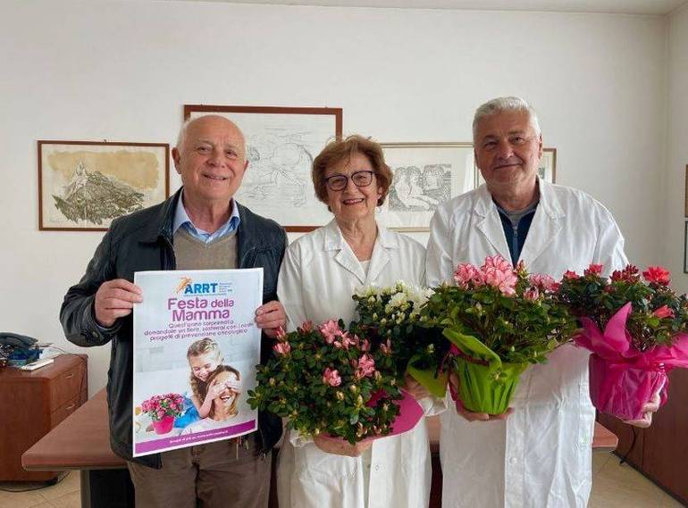 Da sinistra: il consigliere Enzo Riceputi, la dottoressa Franca Sabbadini, oncologa Arrt, e il cnsigliere e oncologo Arrt dottor Davide Bruschi