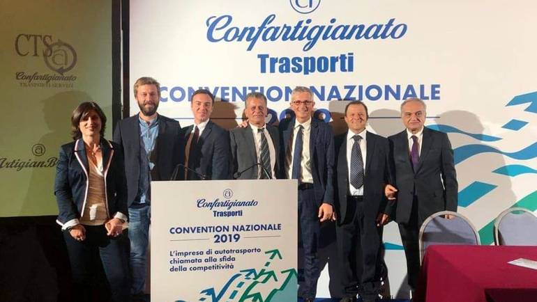 Nella foto i vertici di Confartigianato Trasporti cesenate con il presidente Luca Facciani alla Convention nazionale di Confartigianato Trasporti con il presidente Amedeo Genedani.