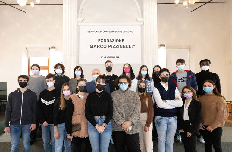 Borse di studio "Marco Pizzinelli", la consegna a 18 studenti