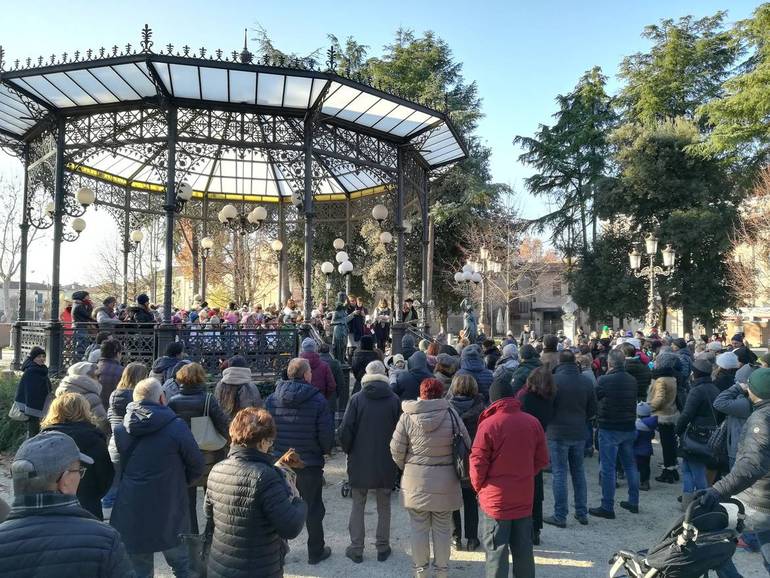 Canti e musica ai giardini pubblici di Cesena