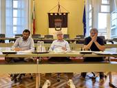 Nella fotografia, il sindaco Enzo Lattuca, il direttore del Corelli Paolo Chiavacci e il presidente del Conservatorio "Maderna" Guido Pedrelli 