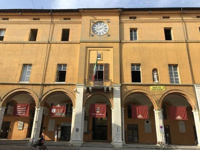 Nella foto, palazzo Albornoz, sede del Comune di Cesena
