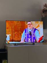Nella foto don Daniele Bosi durante la celebrazione di questa mattina trasmessa sul canale Youtube della parrocchia di San Giuseppe Artigiano