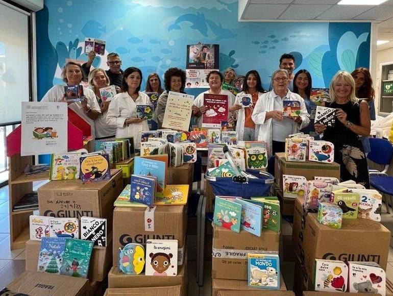 Donati 850 libri alla Pediatria di Comunità