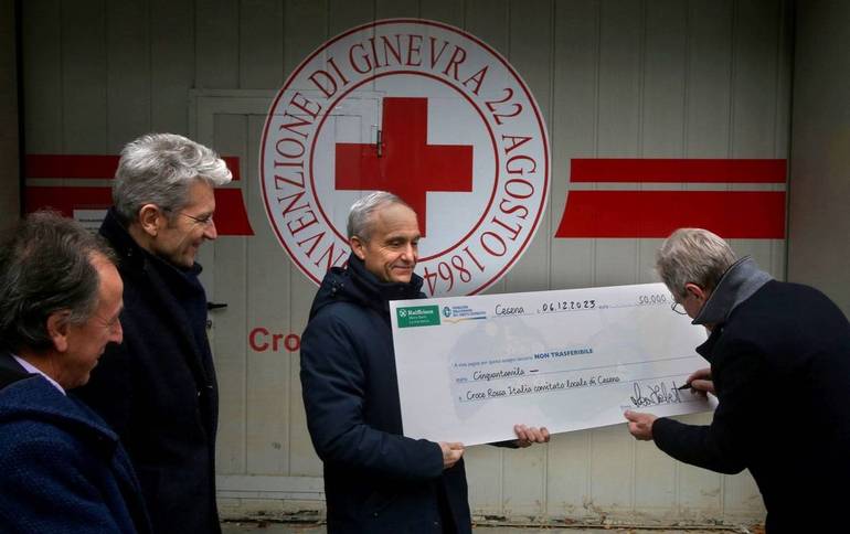 Donazione Bcc alla Croce Rossa