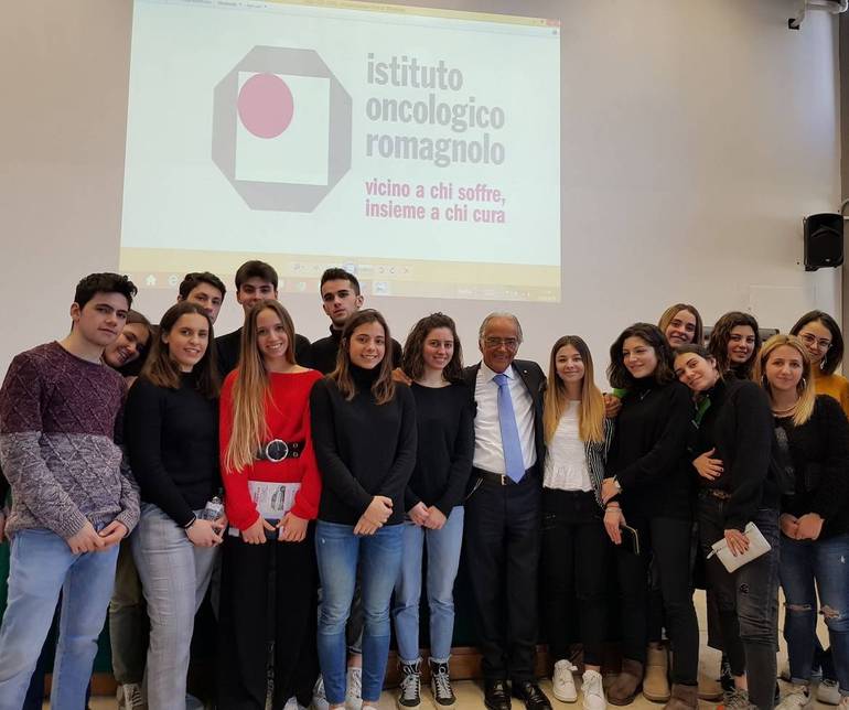 Gli studenti del Liceo Scientifico "Righi" a lezione dal professore Dino Amadori