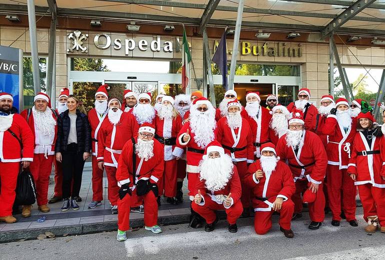 I Babbi Natale tornano in Vespa 