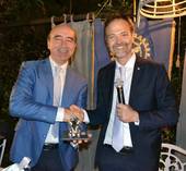 A destra il presidente del Rotary club di Cesena, Alessio Avenanti