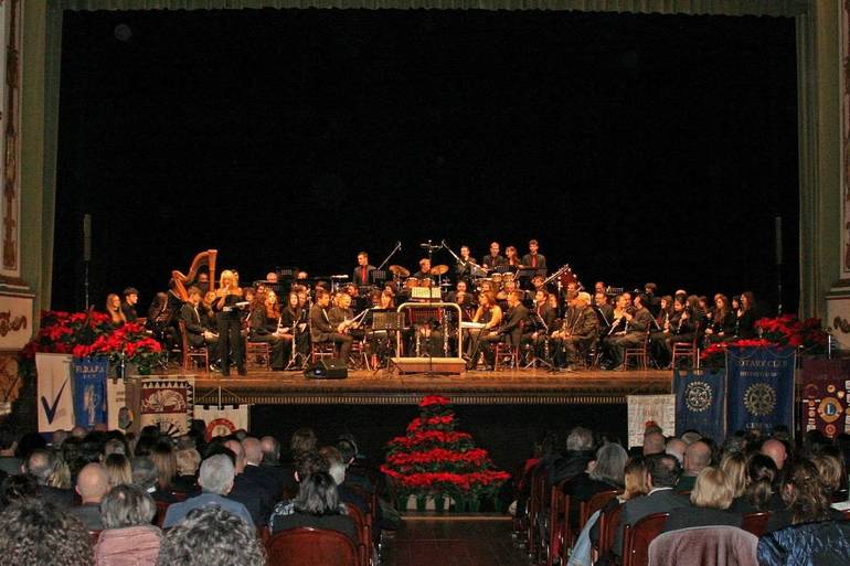 La giovane orchestra del conservatorio "Maderna" che si è esibita al teatro Bonci di Cesena