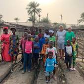 Giovanni Cuni a Franco Zamagni con bambini della Sierra Leone