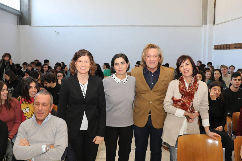 Da sinistra nella foto, la preside del liceo linguistico Valentina Biguzzi, la preside dello Scientifico Lorenza Prati, il dottor Marcello Ceccaroni e la preside del liceo "Monti" Simonetta Bini