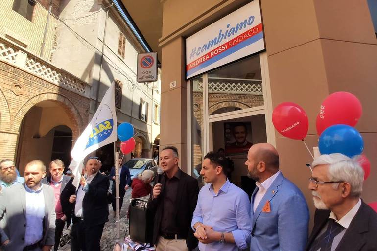 Inaugurata in centro la sede elettorale di Andrea Rossi, candidato del centrodestra