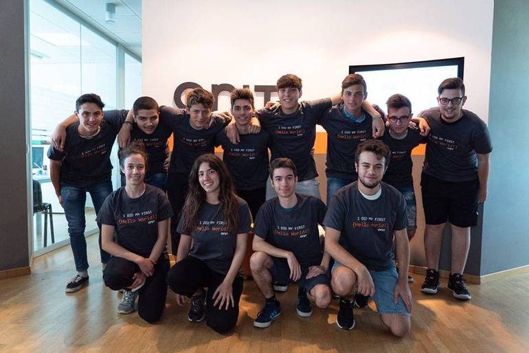 Nella foto il gruppo di studenti che ha gareggiato alla sfida promossa da Onit.