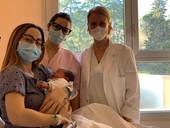 La piccola Vittoria, la prima nata nel 2022 all'ospedale Bufalini di Cesena