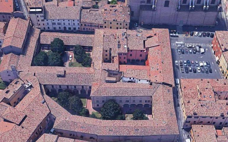 vista aerea del complesso ex Roir Roverella e piazza Aguselli