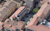 Vista dall'alto di piazzetta Saladini in centro storico a Cesena