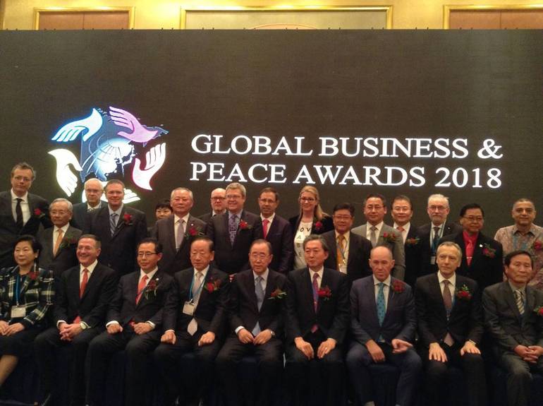 I finalisti del Global Business & Interfaith Peace Awards prima dell’inizio della cerimonia di premiazione. Al centro in prima fila, Ban Ki-moon, Ex-Segretario Generale dell’ONU. 