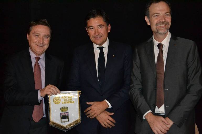 Da sinistra il giornalista e blogger Emanuele Scarci, il manager Lorenzo Tersi e il presidente del club Alessio Avenanti