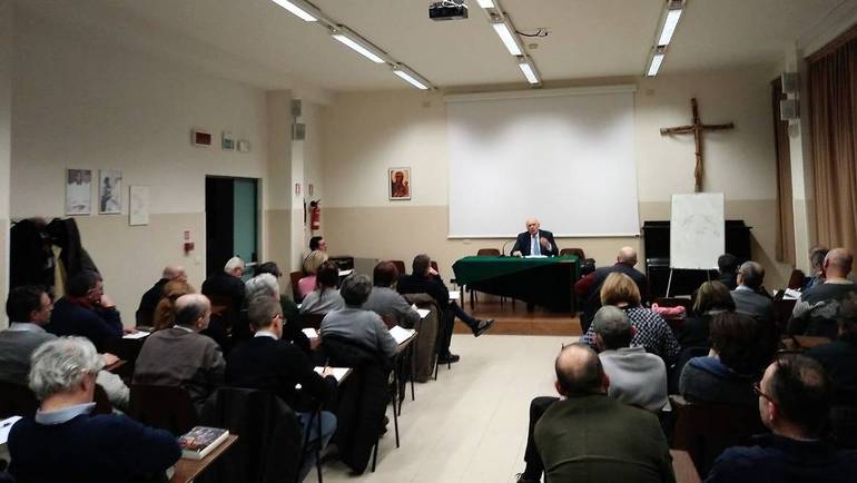 Foto d'archivio di una conferenza di Stefano Zamagni al seminario di Cesena