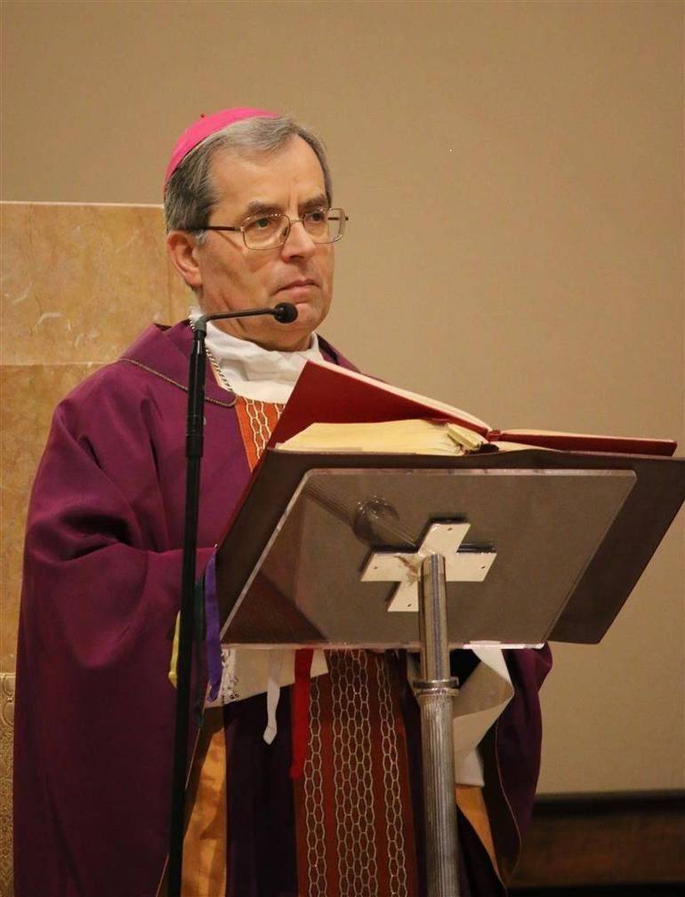 Nella foto, il vescovo Douglas Regattieri