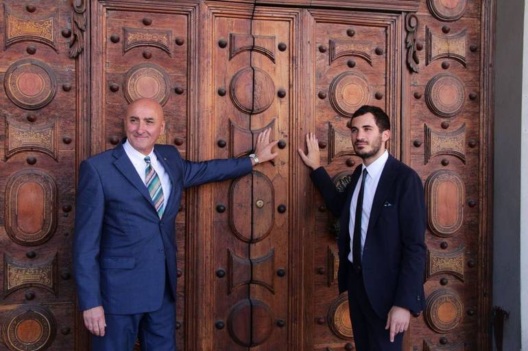 Roberto Graziani (presidente Fondazione Carisp) ed Enzo Lattuca (sindaco di Cesena) al portone di palazzo OIR (Foto Sandra e Urbano)