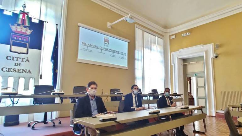 Più investimenti e tasse invariate, presentato il bilancio 2021 del Comune di Cesena