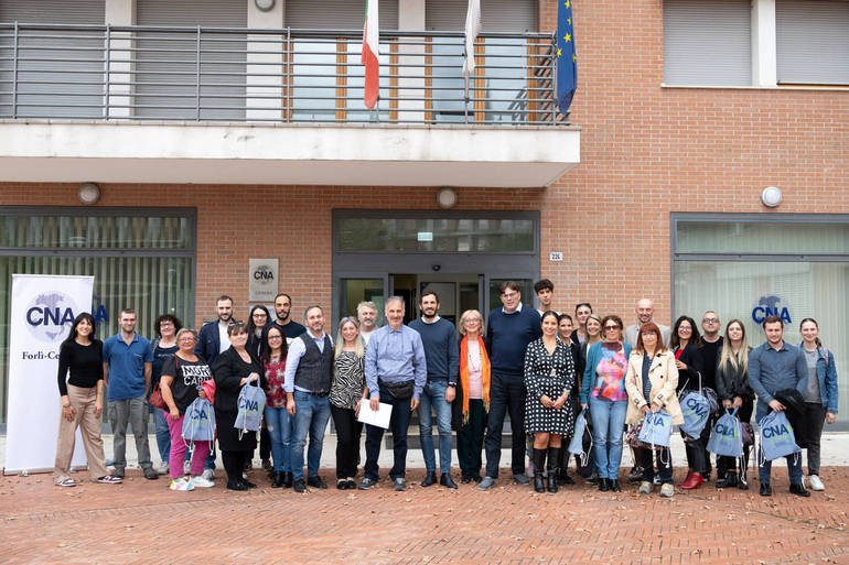 referenti Cna Forlì-Cesena, imprenditori e rappresentanti degli istituti scolastici che hanno aderito a "Progetto scuola"