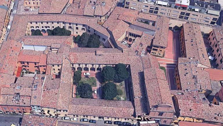 Il complesso del Roverella, con i suoi due cortili interni, ripreso dall'alto