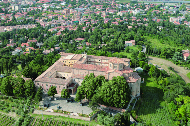 L'abbazia di Santa Maria del Monte, a Cesena, vista dall'alto. [Foto Mariggiò - Archivio Corriere Cesenate]