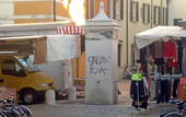 Scritte razziste e contro Salvini nella fontana di piazza Amendola
