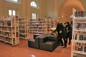 L'interno della sezione moderna della biblioteca Malatestiana (foto archivio Corriere Cesenate)
