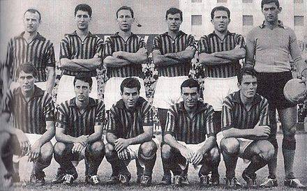 Nella foto della squadra della Spal, Osvaldo Riva è il secondo da destra, in alto, accanto al portiere
