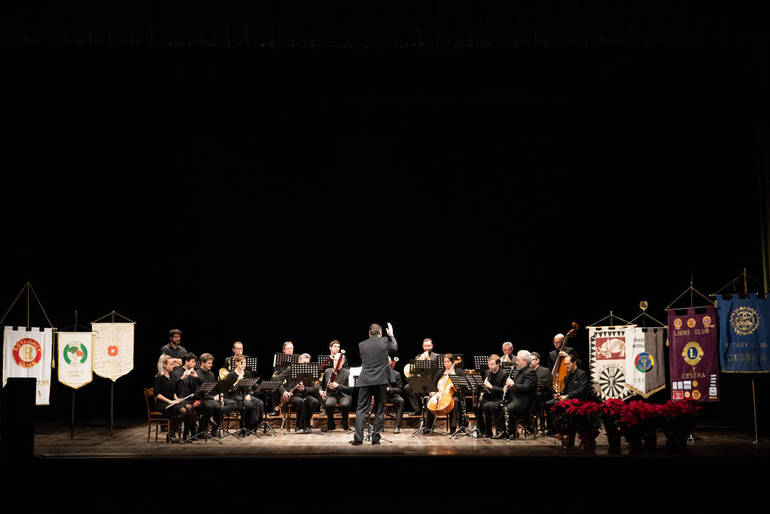 L'orchestra all'opera ieri sera al Bonci sotto la direzione del maestro Marco Lugaresi (Masterfoto - Cesena)