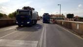 Camion di nuovo in transito sul Ponte Nuovo