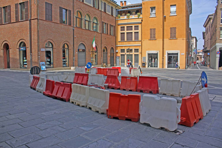 Triplicati i fondi per la manutenzione della segnaletica stradale a Cesena